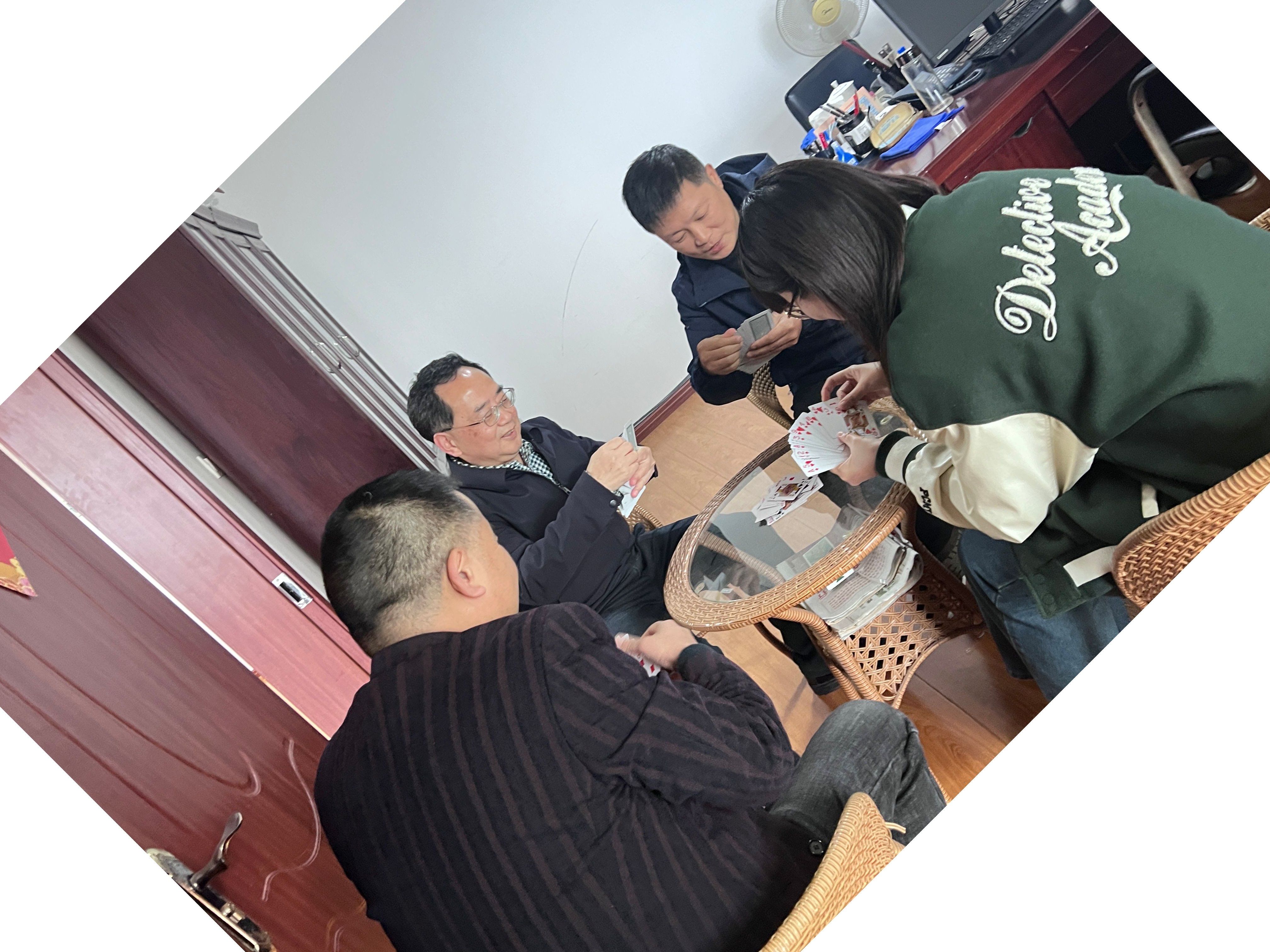 太阳成集团122ccvip分工会开展掼蛋比赛